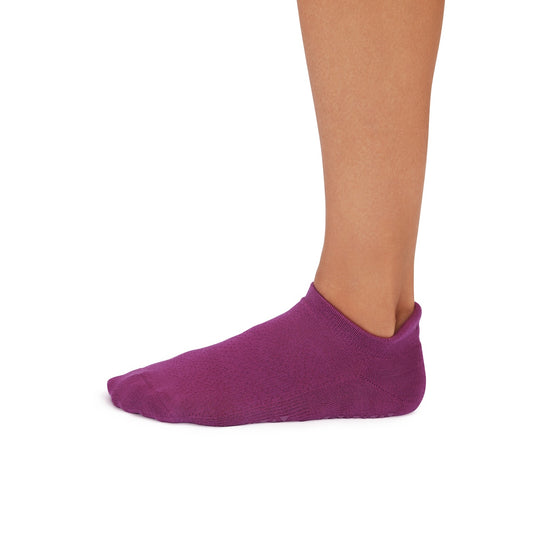 Savvy Grip Socks | Socks > Grip | Tavi – Tavi Active