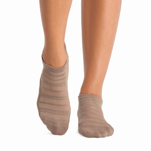 Savvy Breeze Grip Socks | Socks > Grip | Tavi – Tavi Active