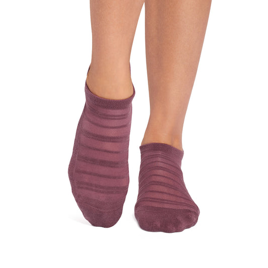 Savvy Breeze Grip Socks | Socks > Grip | Tavi – Tavi Active