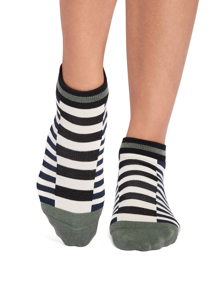 Cora Grip Socks | Socks > Grip | Tavi – Tavi Active