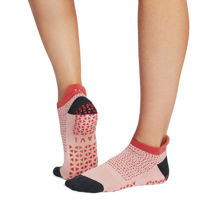 Savvy Grip Socks | Socks > Grip | Tavi – ToeSox | Tavi | Vooray