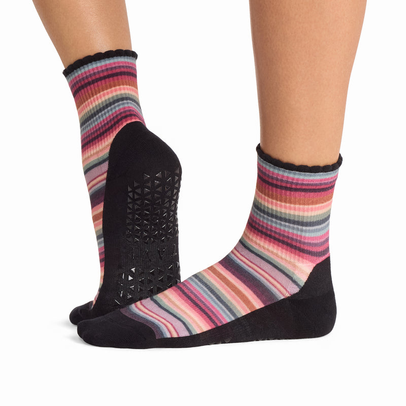 Aria Scallop Grip Socks | Socks > Grip | Tavi – Tavi Active