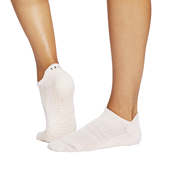 Savvy Breeze Grip Socks | Socks > Grip | Tavi – ToeSox | Tavi | Vooray