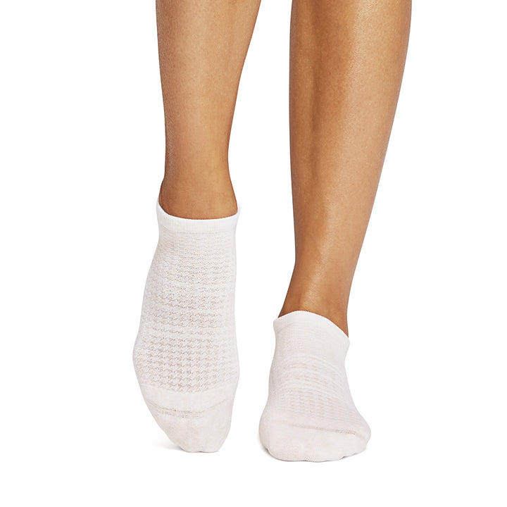 Savvy Breeze Grip Socks | Socks > Grip | Tavi – ToeSox | Tavi | Vooray