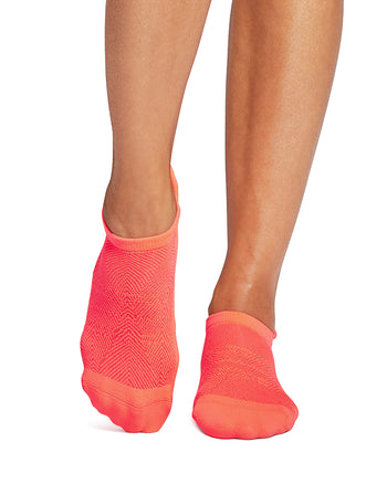 Savvy Tec Grip Socks | Socks > Grip | Tavi – ToeSox | Tavi | Vooray