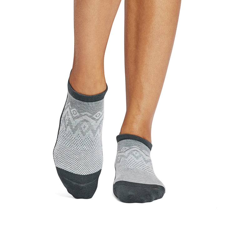 Savvy Grip Socks | Socks > Grip | Tavi – ToeSox | Tavi | Vooray