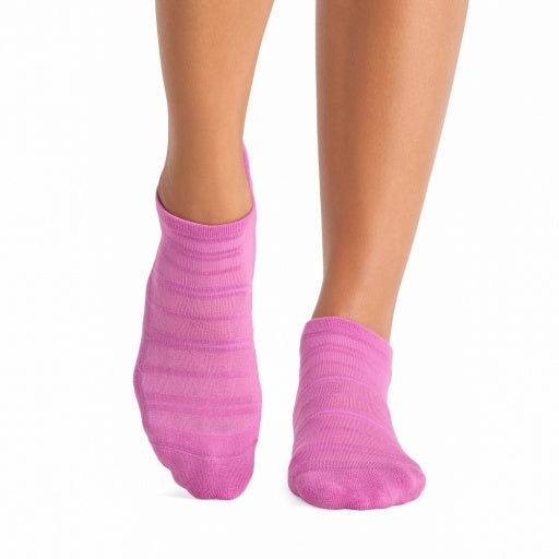 Savvy Breeze Grip Socks | Grip Socks | Tavi – Tavi Active